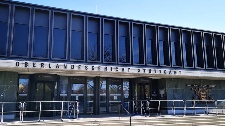Oberlandesgericht Stuttgart-Stammheim Gebäude Eingang (Foto: SWR, Jürgen Härpfer)